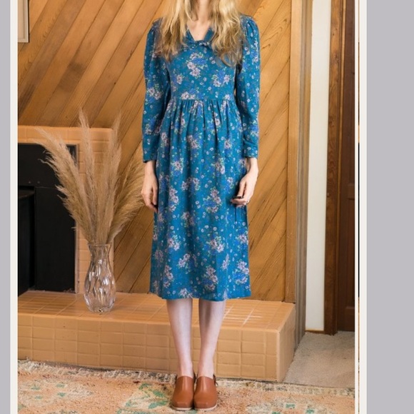 Vintage 1990s Laura Ashley Dress floral dress - 1 owner - Picture 10 of 11